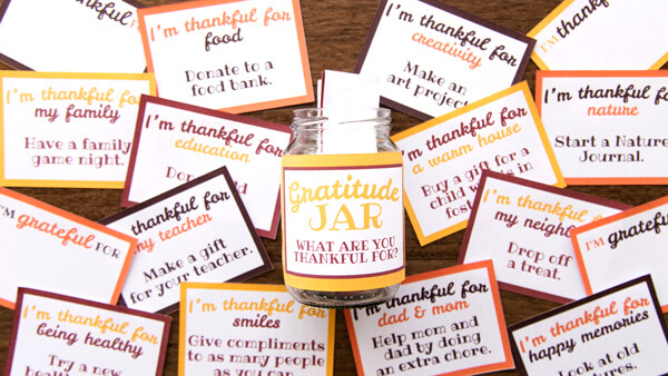 Filling Gratitude Jar with Notes